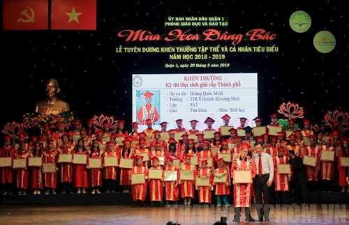 Quận 1: Tuyên dương 136 giáo viên giỏi, 399 học sinh giỏi